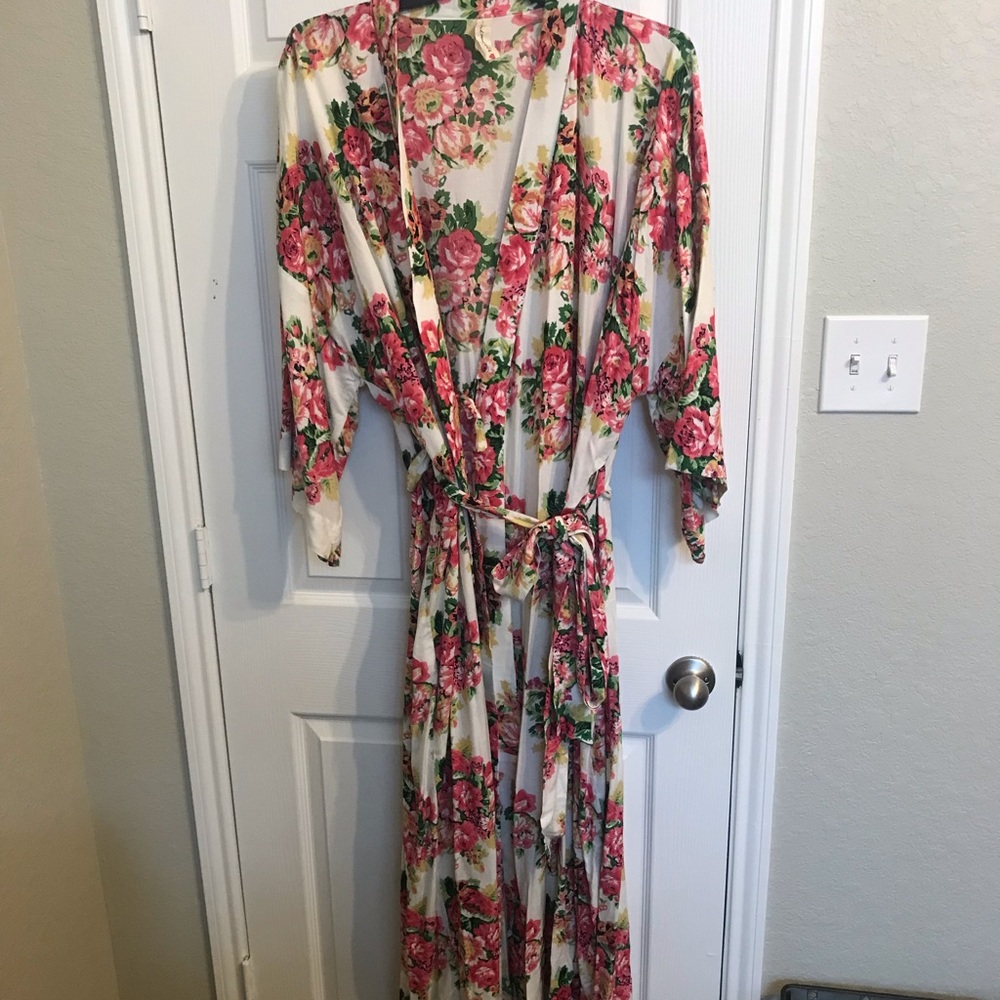 White floral kimono robe